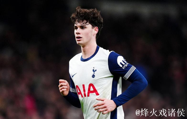 阿奇-格雷:巴黎是一支豪门球队,我们能够从中学习 阿奇-格雷:巴黎是一支豪门球队,我们能够从中学习